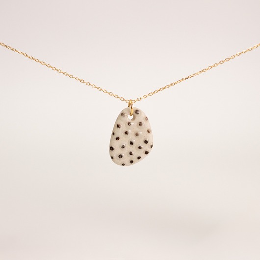 wisiory Wisiorek ceramiczny ikra 02