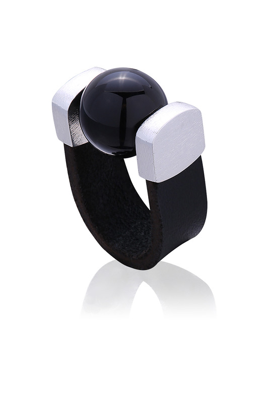 Onyx Ring in Silver Joccos Design