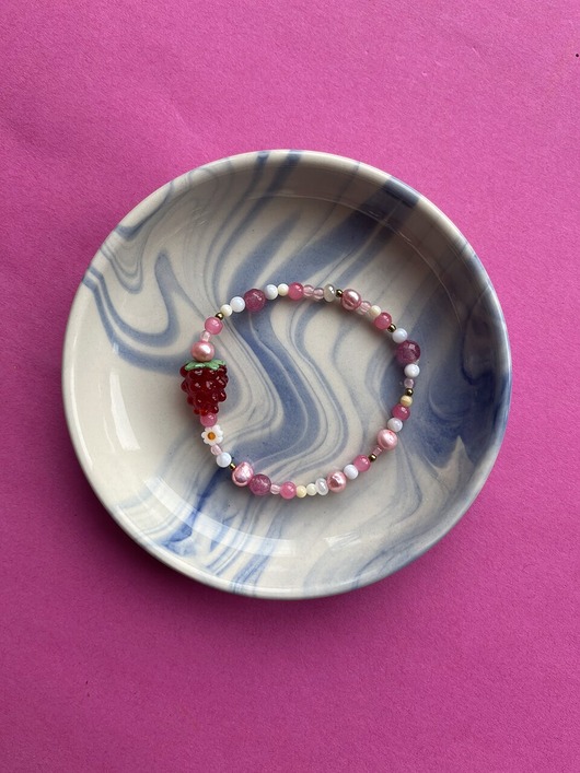 bransoletki - inne Bransoletka elastyczna z Malinką