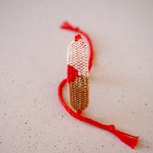 bransoletki - inne Mini bransoletka tkana na krośnie z czerwienią