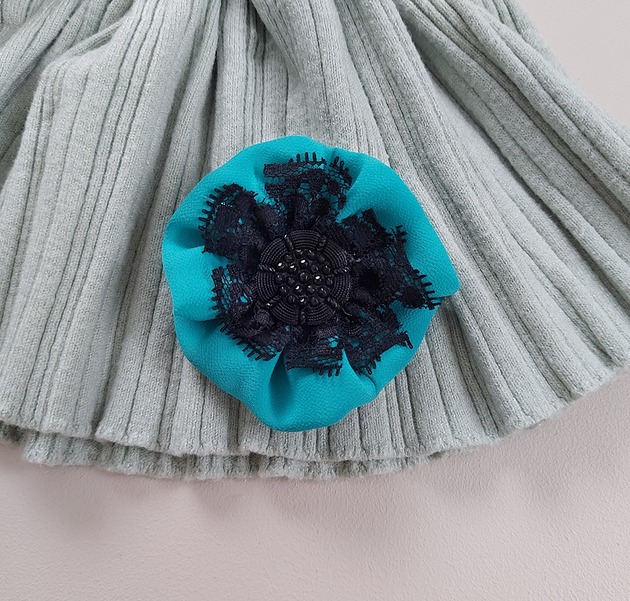 broszki Broszka ciemna mięta z koronką