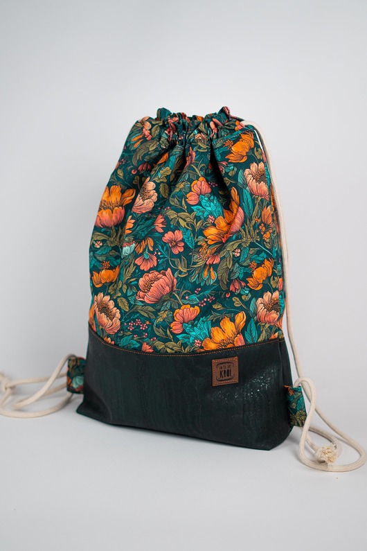 plecaki Zielony workoplecak damski z korka w kolorowe kwiaty WIOSENNE PRZEBUDZENIE