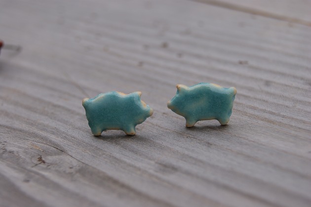 Ceramiczne kolczyki "Turkusowe świnki" Gliniana Koniczynka
