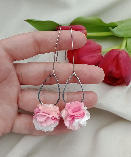 kolczyki chwosty Kolczyki chwosty delikatne różowe kwiaty romantyczne lekkie