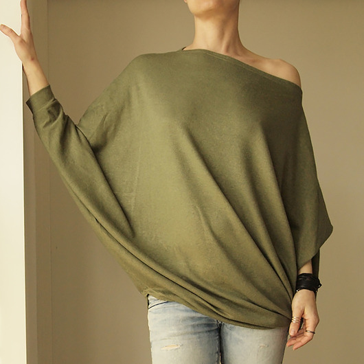 swetry damskie  Sweterek oversize krótki oliwkowy