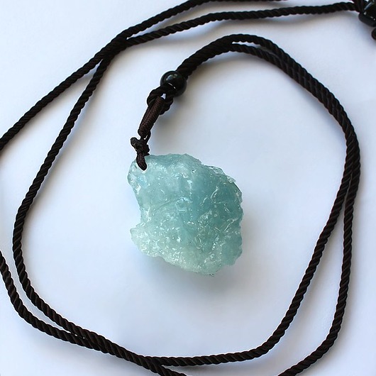 biżuteria męska AKWAMARYN surowy wisior