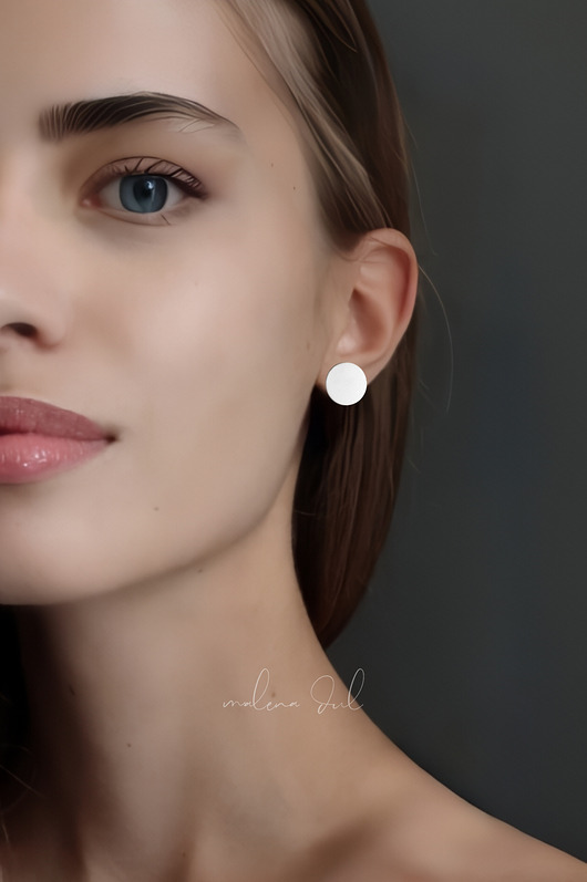 kolczyki - inne Małe kolczyki koła, białe, minimalistyczne kolczyki skóra naturalna