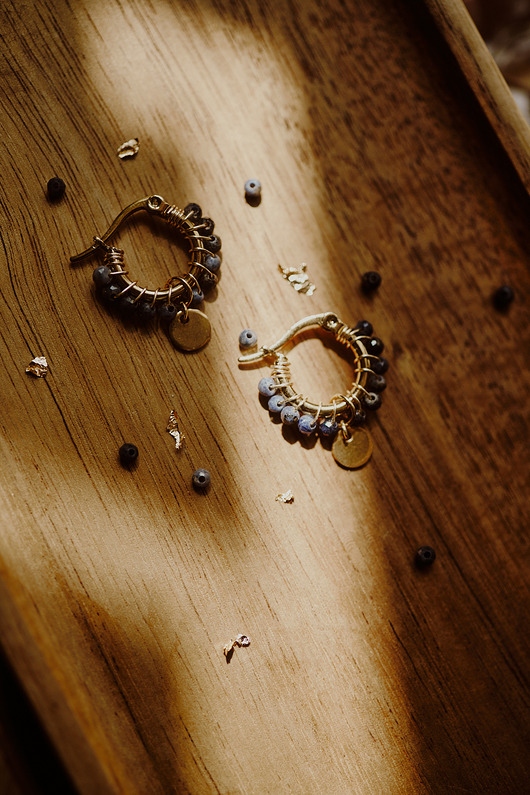 kolczyki z kamieniami Kolczyki kółeczka z szafirami