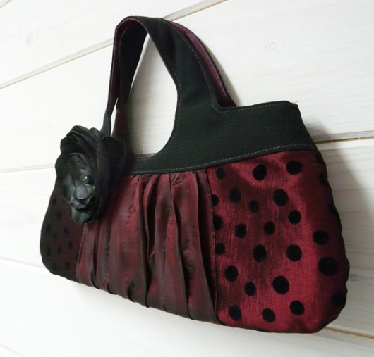Elegancka w odcieniach czerni  i czerwieni handmadebyeli