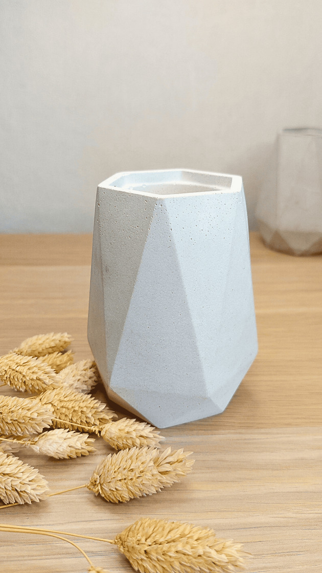 wazony Wazonik z betonu architektonicznego, kolor biały, dekoracje z betonu loft