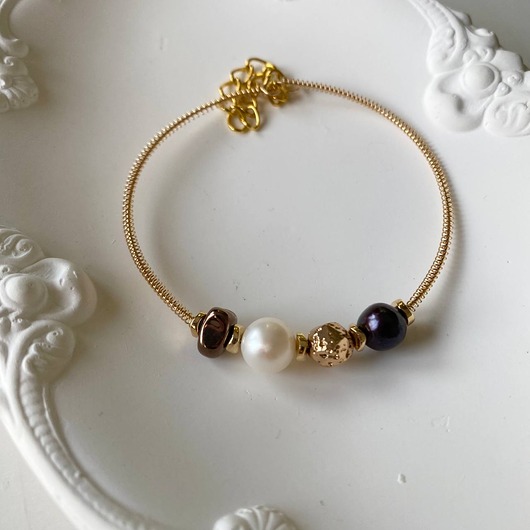 bransoletki z kamieni naturalnych Autorska Minimalistyczna Bransoletka z perłami, hematytem i lawą