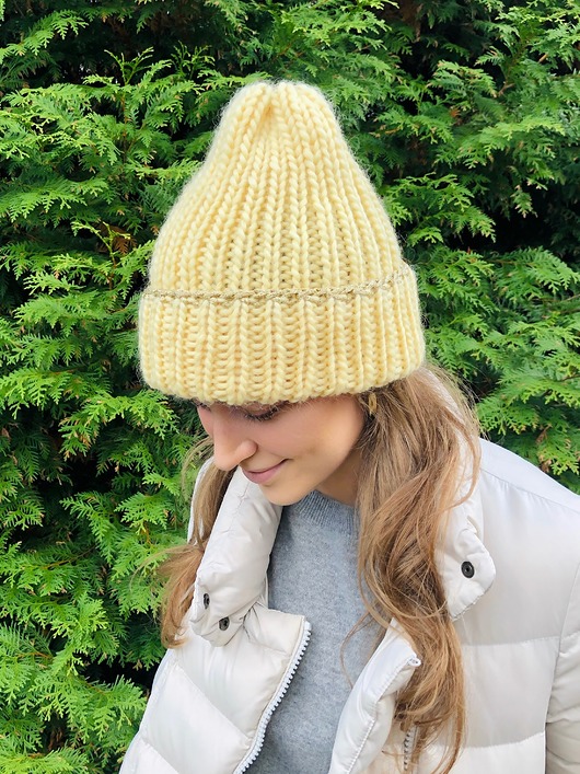 czapki damskie Wełniana czapka z dodatkiem błyszczącej nitki handmade żółta
