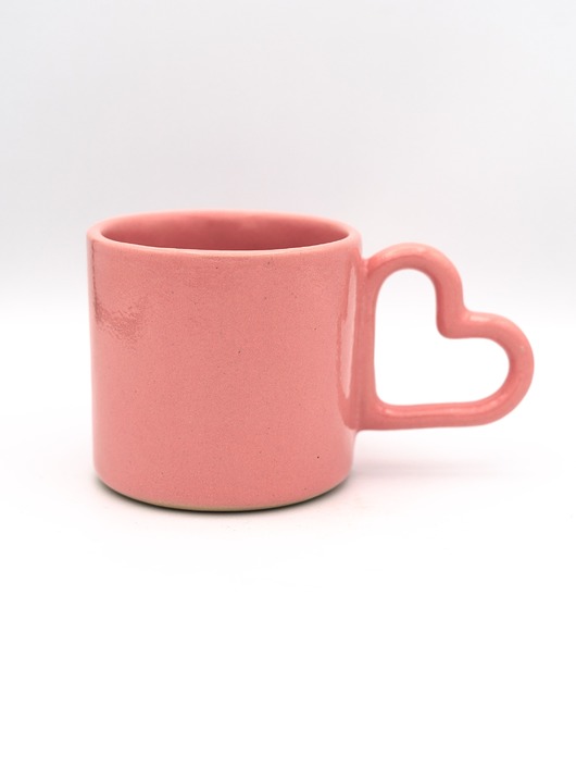 kubki Ceramiczny kubek z uszkiem w kształcie serca