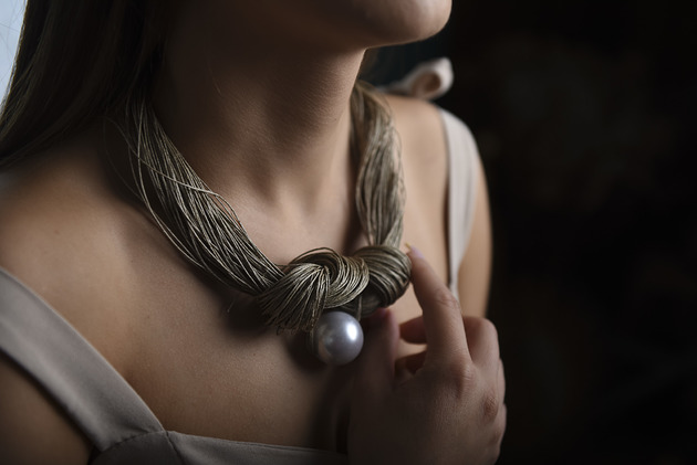 wisiory Lniany naszyjnik  z perłą