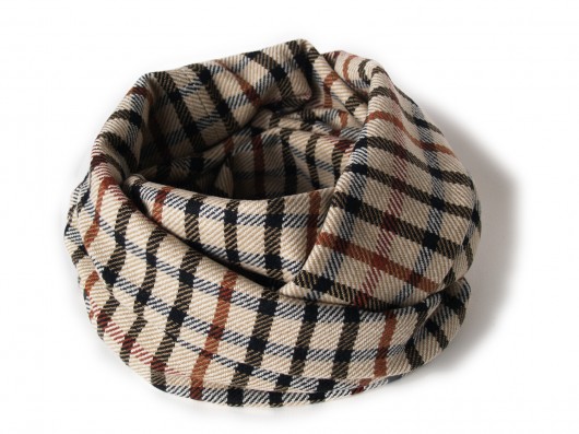Wełniany szal tuba. Tkanina Burberry. mmhm