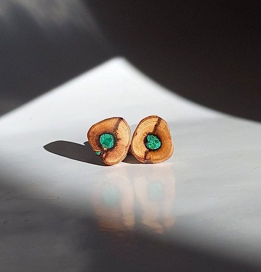 kolczyki drewniane Drewniane kolczyki z malachitem