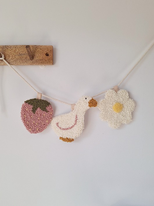 karuzele i girlandy do łóżeczka Girlanda do pokoju dziecka gąska truskawka stokrotka