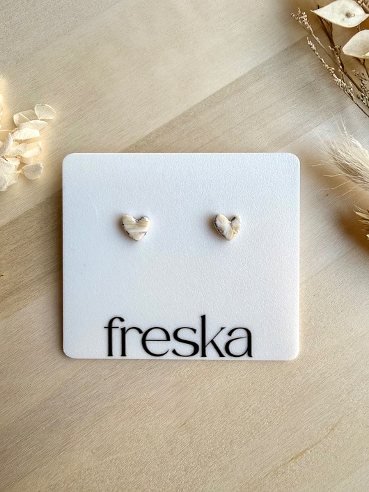 kolczyki z masy plastycznej Kolczyki Serduszka matowe ze srebrem - piaskowe