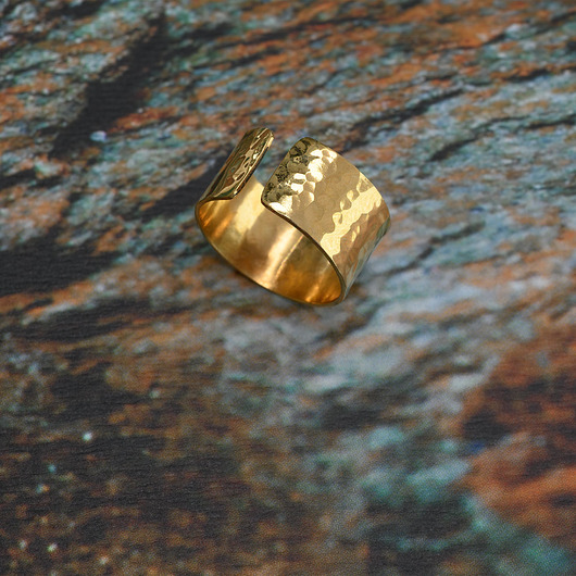 pierścionki złote Pierścionek-obrączka, doginany, kuty, młotkowany, srebro, szer. 1,0 cm