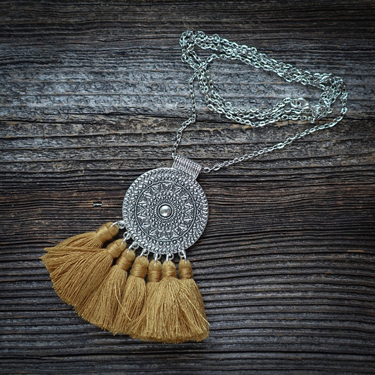 Boho Love- wisior z chwostami Mró Soutache