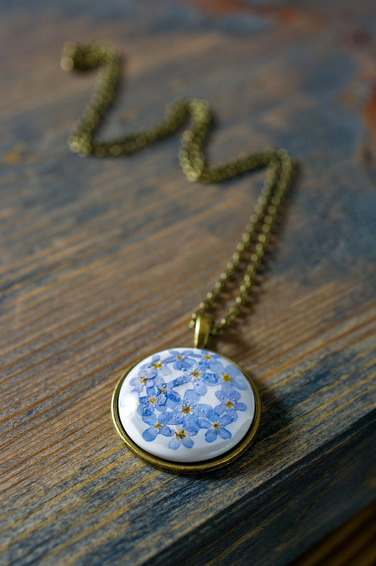 Okrągły naszyjnik z niezapominajkami So Jewelry