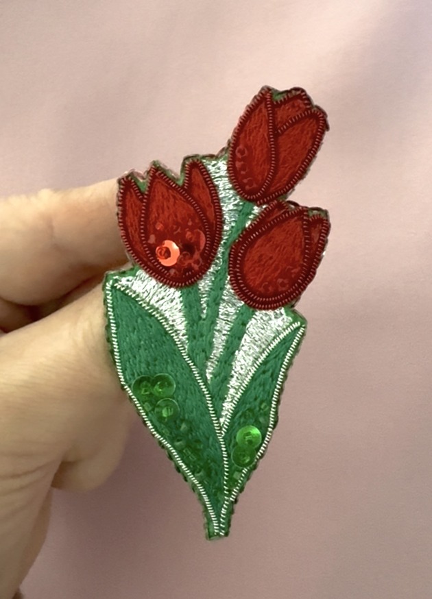 broszki Broszka haftowana tulipany 