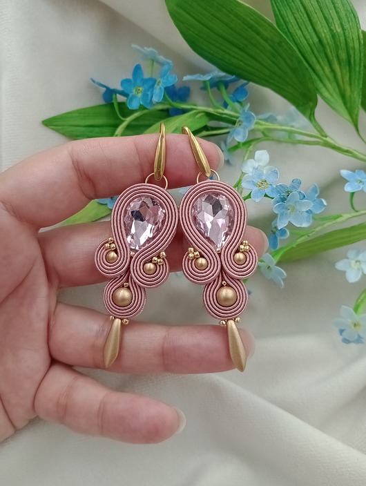 kolczyki soutache Zgaszone różowe kolczyki sutasz, kolczyki na wesele, brudny róż złote