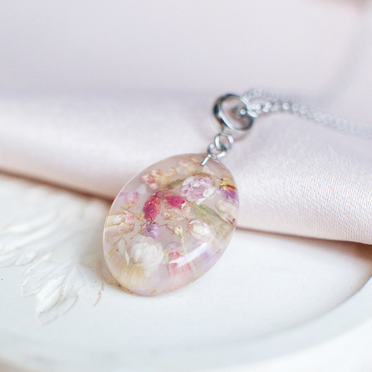 wisiory Wisiorek z kompozycją kwiatową