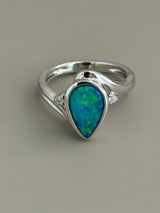 pierścionki złote Pierścionek z białego złota z opalem australijskim i brylantami