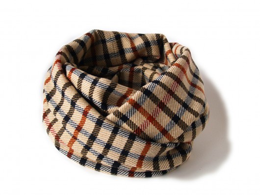 Wełniany szal tuba. Tkanina Burberry. mmhm