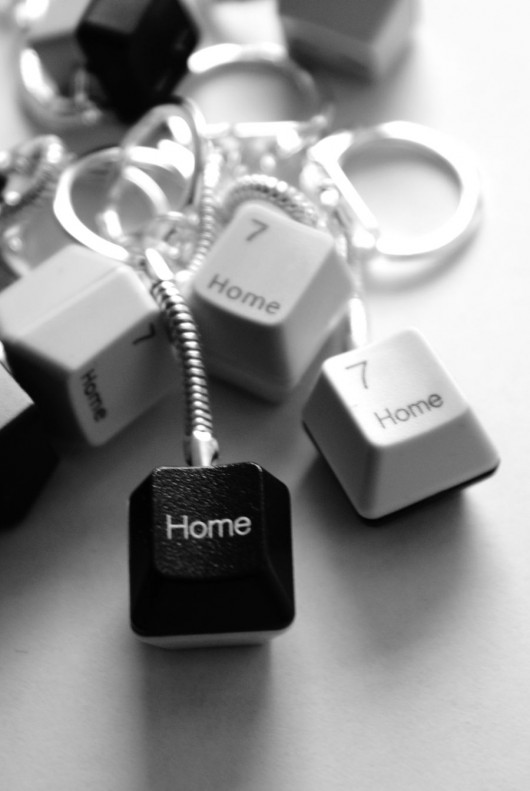 czarno-biały *Home?* ReArte