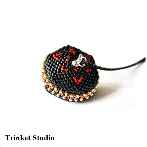 Świat Dysku - Kula szpiegula wisior czarny 2 Trinket Studio