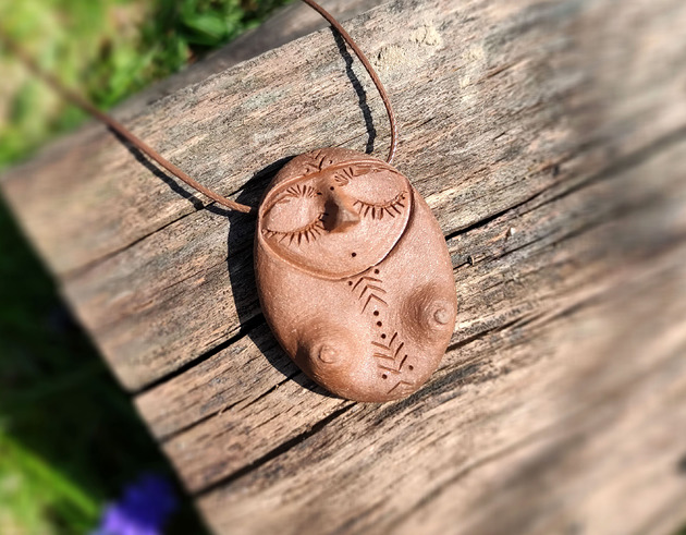 wisiory Ceramiczny naszyjnik "Earth Goddess" II