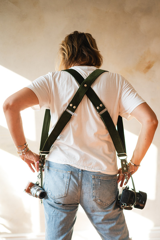 akcesoria różne Szelki reporterskie dla fotografki welurowe zieleń butelkowa