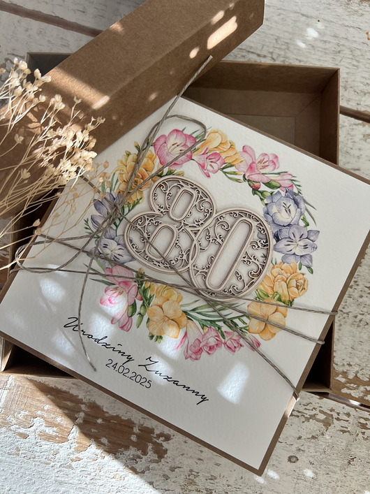kartki scrapbooking Personalizowana kartka ręcznie robiona z pudełkiem na 80 urodziny