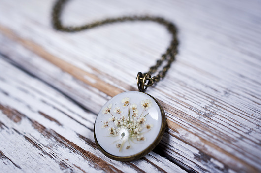 Okrągły, mały naszyjnik z kwiatkiem So Jewelry