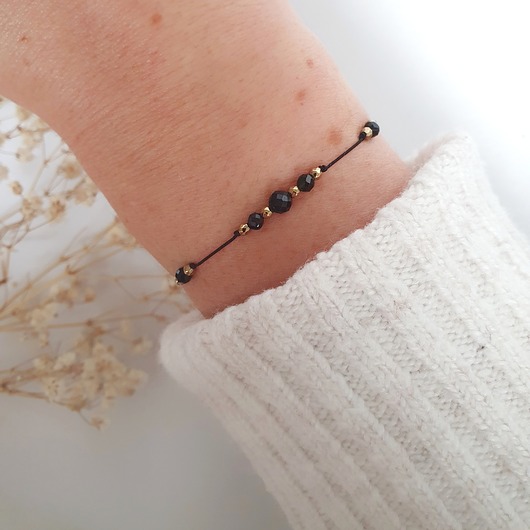 bransoletki na sznurku Bransoletka z czarnym turmalinem
