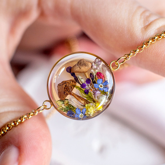 bransoletki z żywicy Bransoletka z  leśną kompozycją