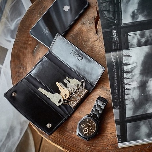 portfele męskie Eleganckie czarne etui na klucze skórzane belveder BK71