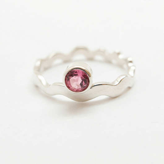 pierścionki zaręczynowe Srebrny pierścionek Fala z różowym turmalinem