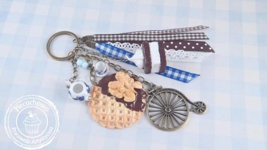 breloczek retro-vintage- kruche orzechowe wafle Piecuchowo