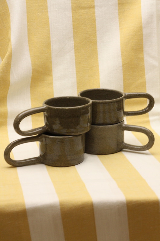 kubki i filiżanki Szara filiżanka ceramiczna. Ceramika ręcznie robiona