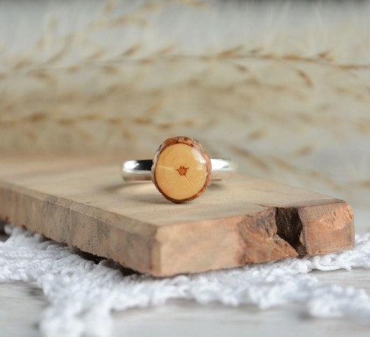 Naturalny - pierścionek z drewna i srebra MyPieceOfWood