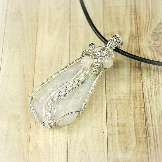 Wisiorek z kwarcem tytanowym Blue Pearl Art
