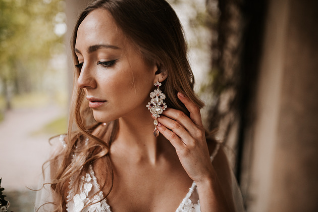 Biżuteria ślubna Kolczyki ślubne Lace Me Long - fuksja i róż
