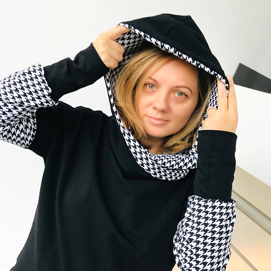 bluza z kapturem damska Czarna Damska Bluza z Kapturem w Pepitkę