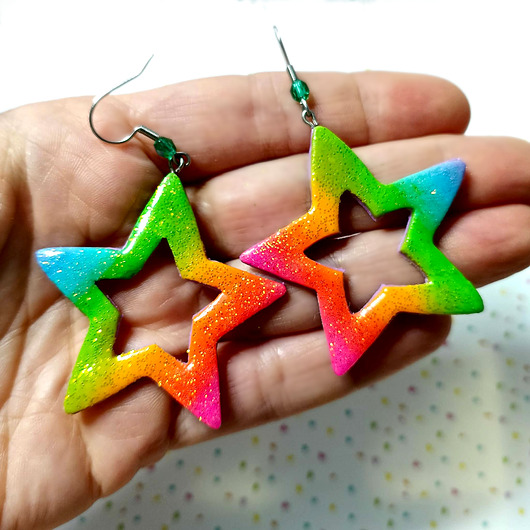 kolczyki z masy plastycznej Kolorowe kolczyki gwiazdy