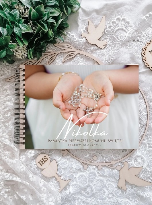 komunia - pozostałe PAMIĄTKA KOMUNIJNA DLA DZIEWCZYNKI, personalizowany album