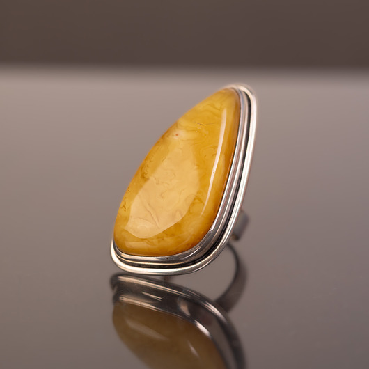 pierścionki srebrne Pierścionek z miodowym bursztynem bałtyckim