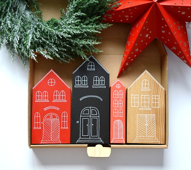 dekoracje świąteczne 4 x domki drewniane ręcznie malowane